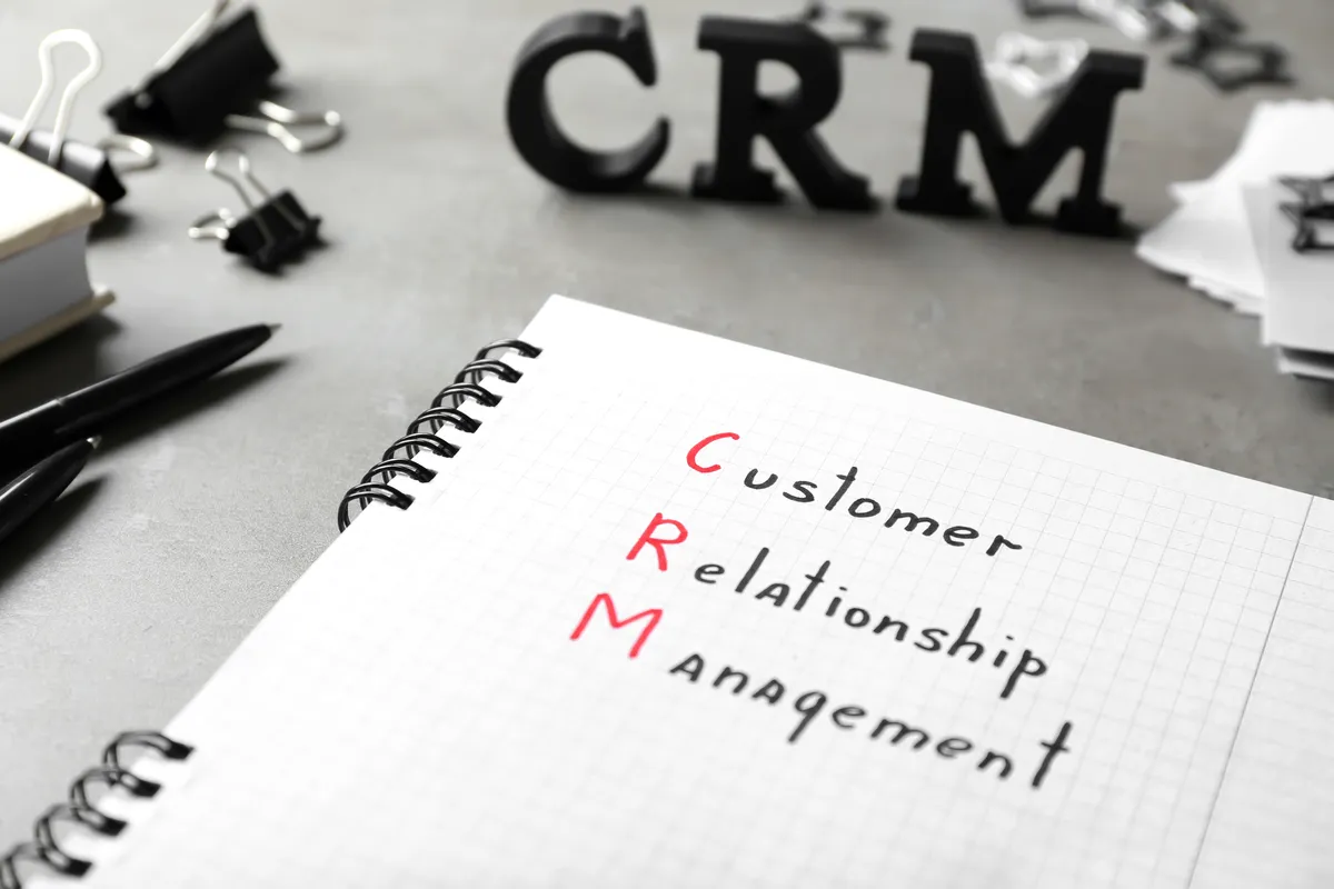 Recenzja systemów CRM dla małych firm - które narzędzia są najlepsze i dlaczego